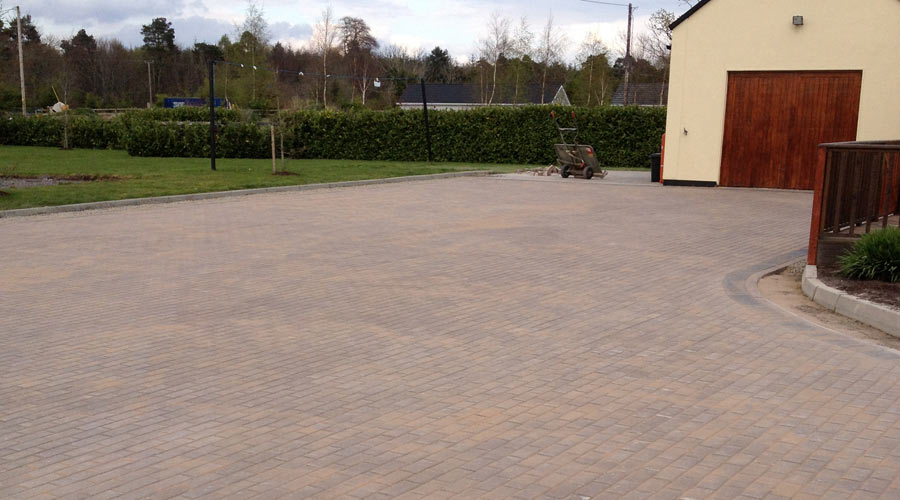 Residential paving - driveways, paths, stone and brick walkways
